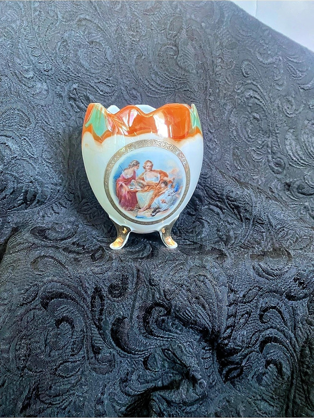 Vintage Porcelain Victorian Couple 3 Footed "Cracked" Egg Vase Gold Trim